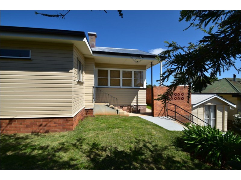 25a West Street, Newtown QLD 4350