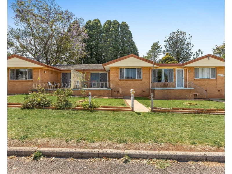 20 Glendower Street, Mount Lofty QLD 4350