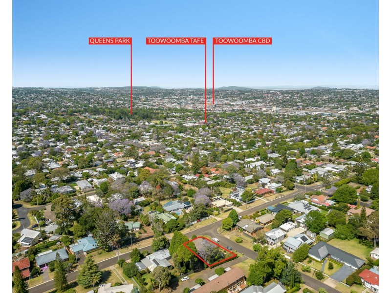 20 Glendower Street, Mount Lofty QLD 4350