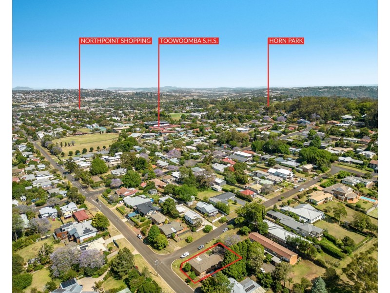 20 Glendower Street, Mount Lofty QLD 4350
