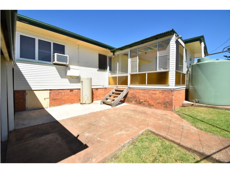 23 Dalgleish Street, South Toowoomba QLD 4350