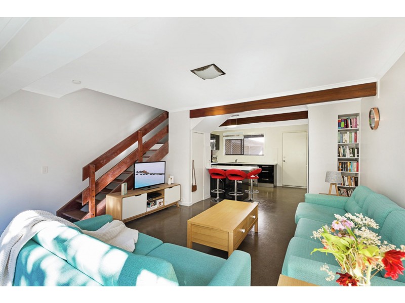 16/2 Benjamin Street, Mount Lofty QLD 4350