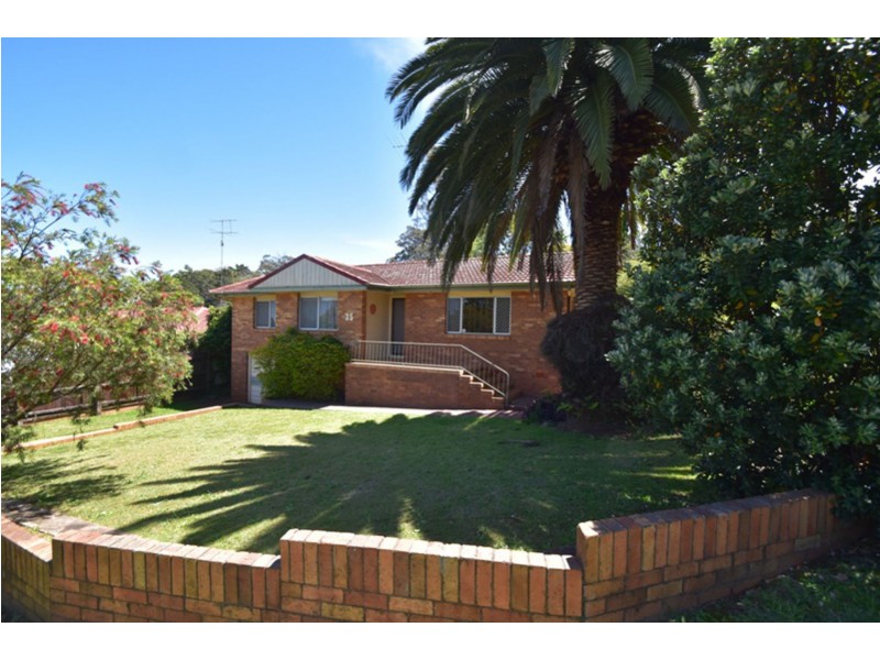 35 North Street, Mount Lofty QLD 4350