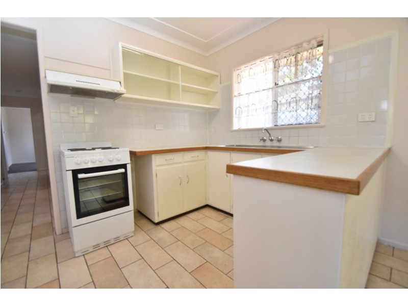 35 North Street, Mount Lofty QLD 4350