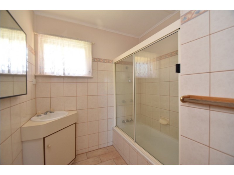 35 North Street, Mount Lofty QLD 4350