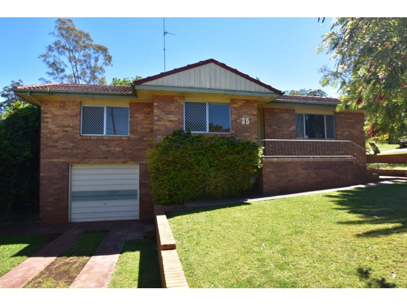 35 North Street, Mount Lofty QLD 4350
