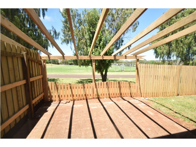 1/14 Damian Crescent, Kearneys Spring QLD 4350