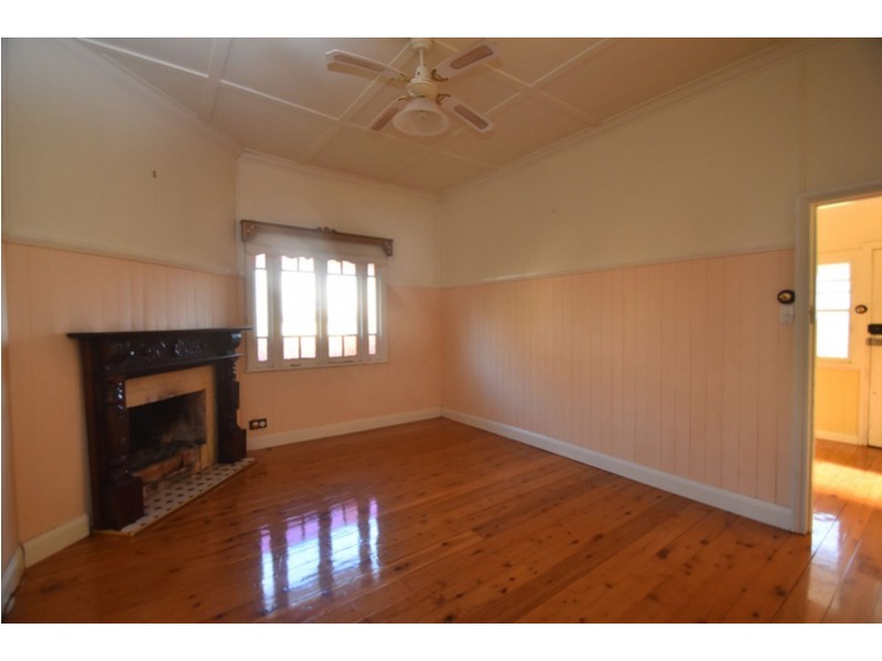 74 Taylor Street, Newtown QLD 4350