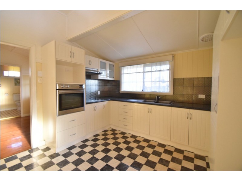 74 Taylor Street, Newtown QLD 4350