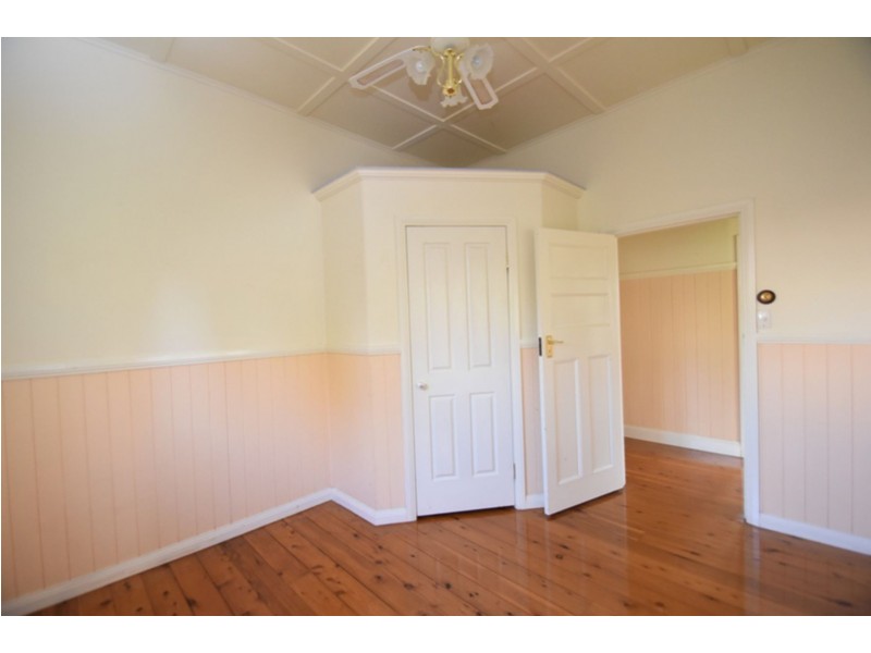 74 Taylor Street, Newtown QLD 4350