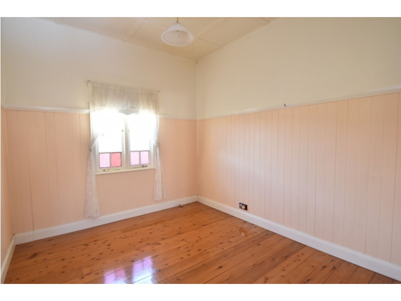 74 Taylor Street, Newtown QLD 4350