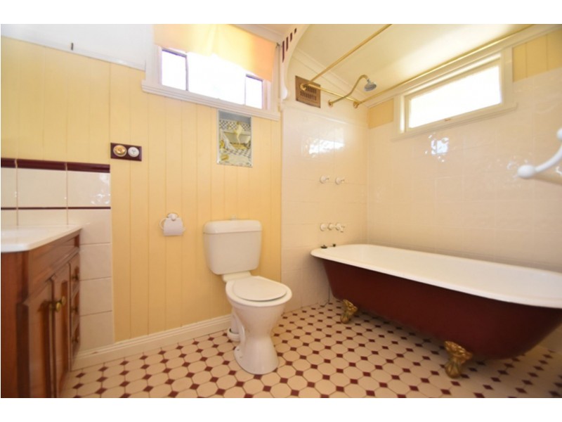 74 Taylor Street, Newtown QLD 4350