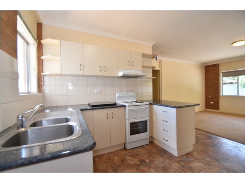 2/277 Bridge Street, Newtown QLD 4350