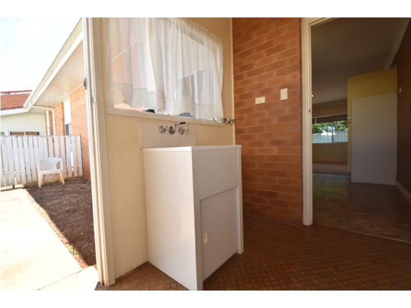 2/277 Bridge Street, Newtown QLD 4350