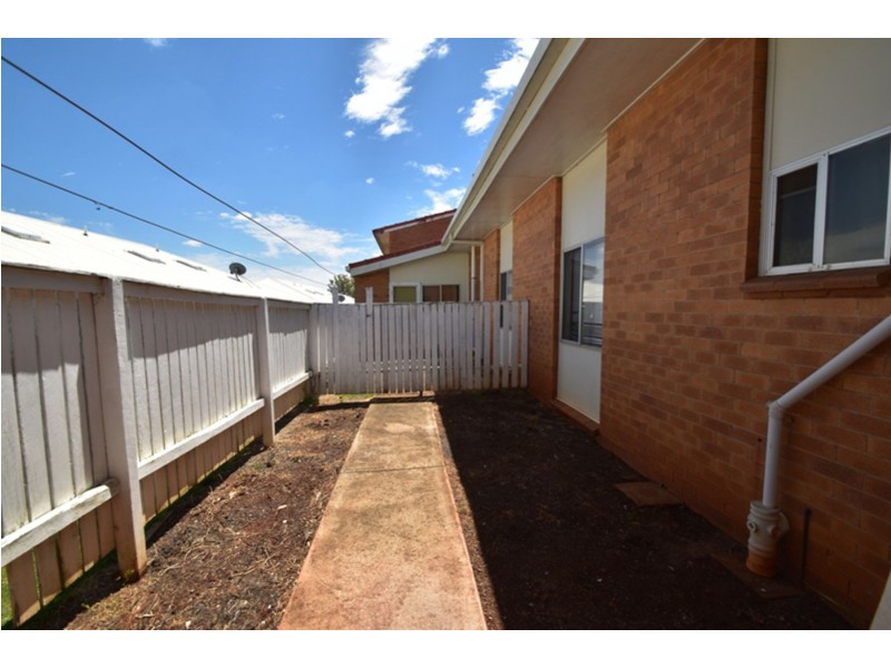 2/277 Bridge Street, Newtown QLD 4350