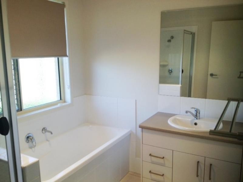 25 Sweeney Street, Kearneys Spring QLD 4350