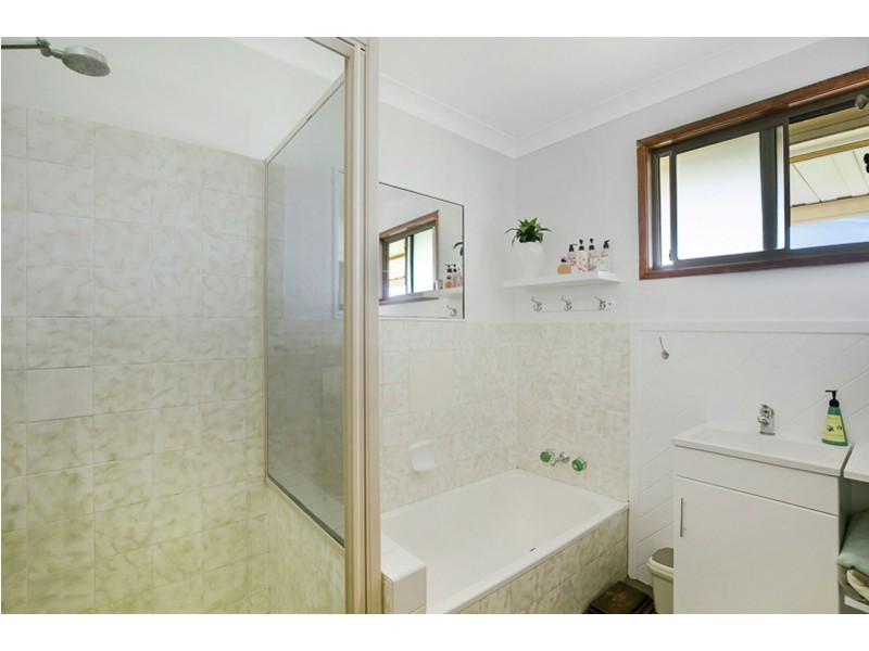 8 Ludgate Court, Rockville QLD 4350