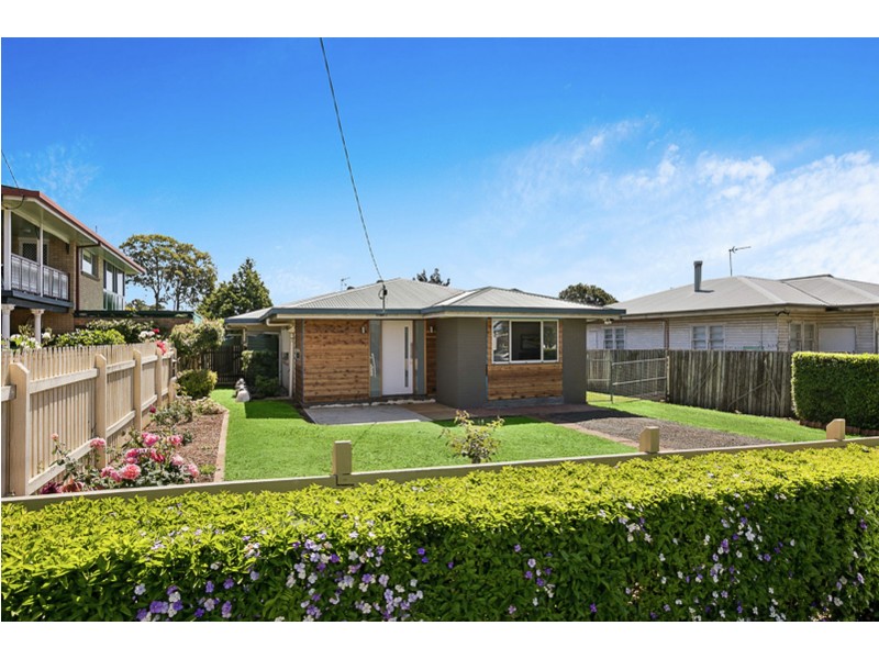 11 Rose Street, Wilsonton QLD 4350