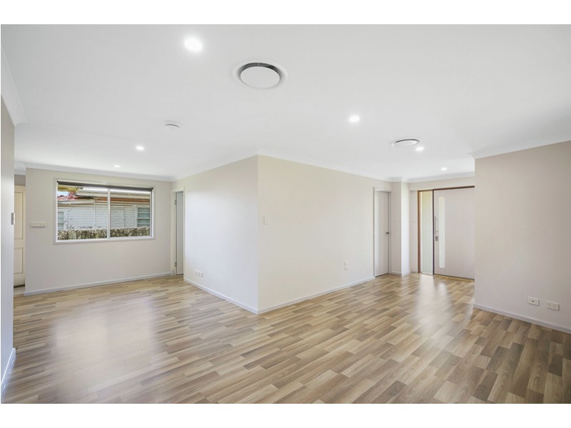 11 Rose Street, Wilsonton QLD 4350