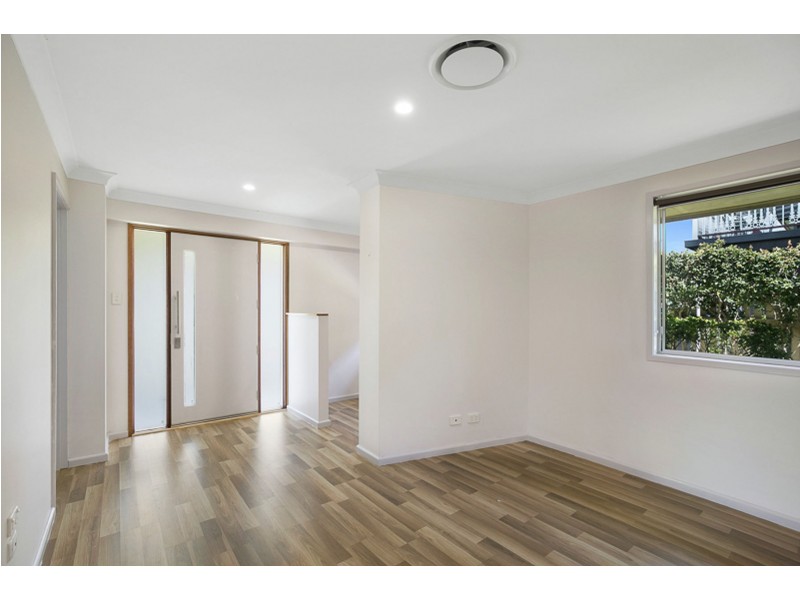 11 Rose Street, Wilsonton QLD 4350