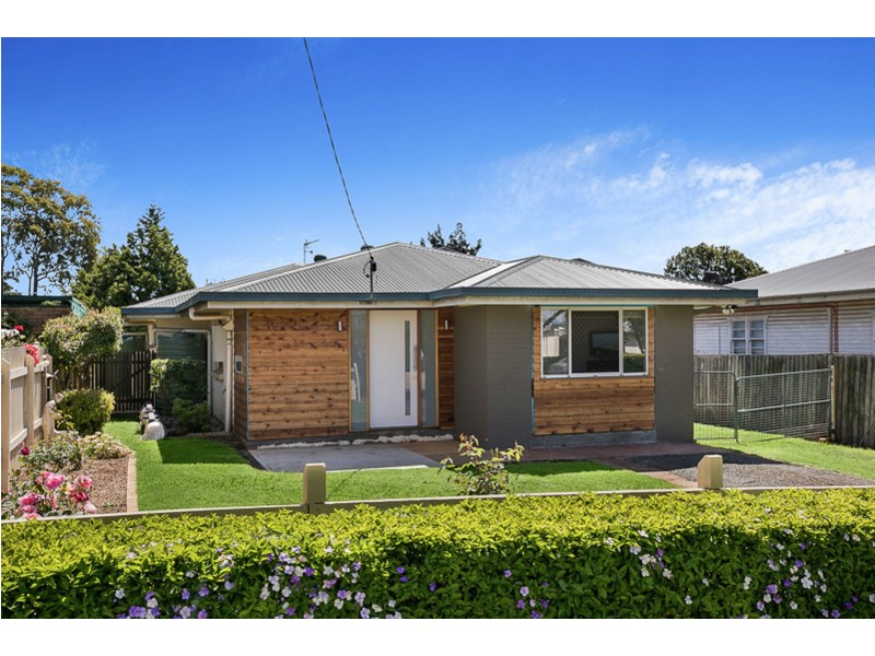 11 Rose Street, Wilsonton QLD 4350