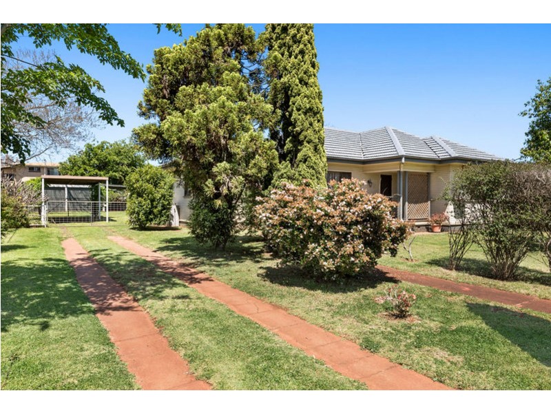 2 Phyllis Street, Harristown QLD 4350