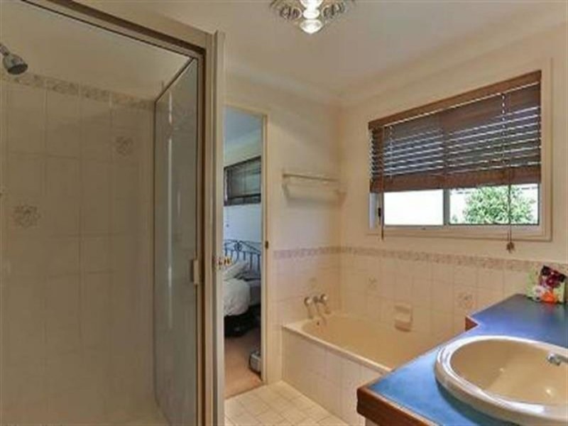 4 Connole Court, Kearneys Spring QLD 4350