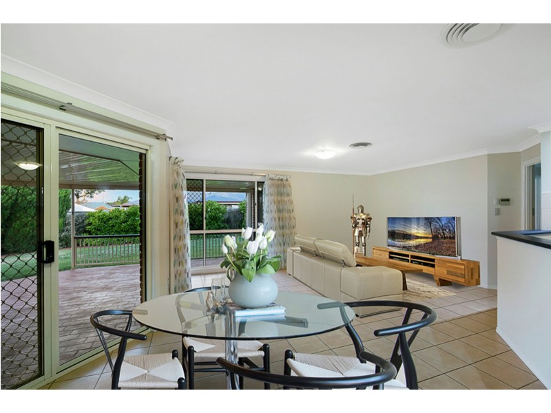 12 Scullin Street, Middle Ridge QLD 4350