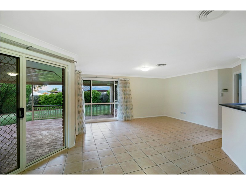 12 Scullin Street, Middle Ridge QLD 4350
