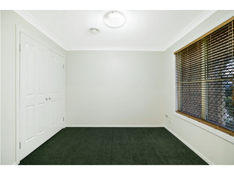 12 Scullin Street, Middle Ridge QLD 4350