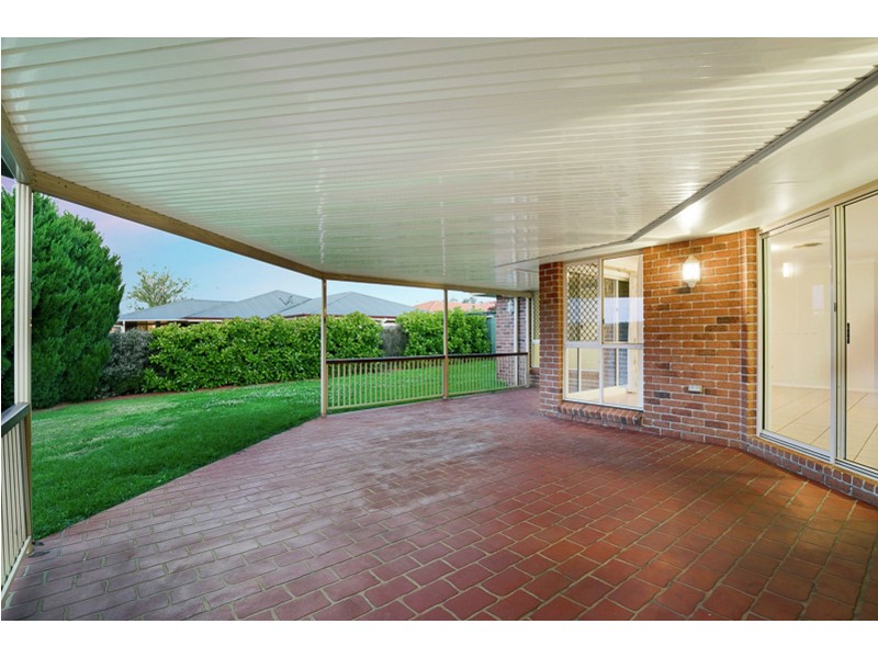 12 Scullin Street, Middle Ridge QLD 4350