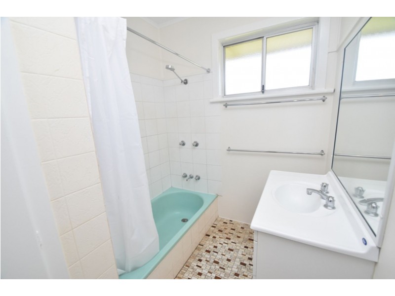 246 West Street, Kearneys Spring QLD 4350