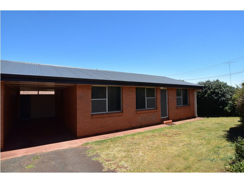 1/781 Ruthven Street, Kearneys Spring QLD 4350