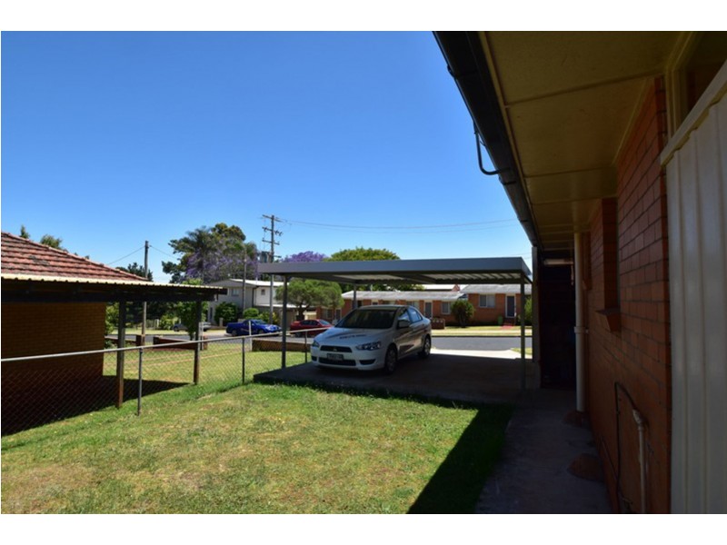 1/781 Ruthven Street, Kearneys Spring QLD 4350
