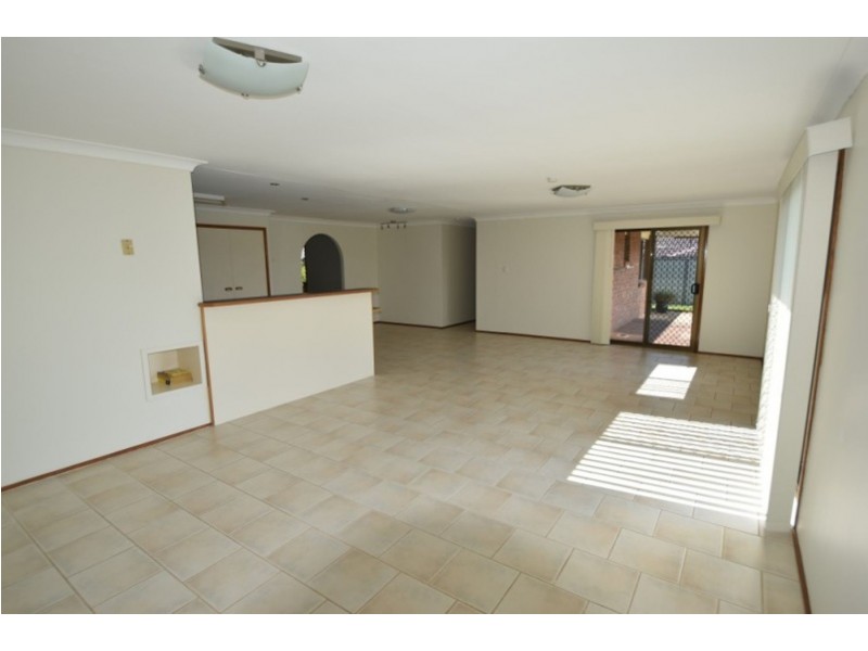4 Rutkin Street, Kearneys Spring QLD 4350