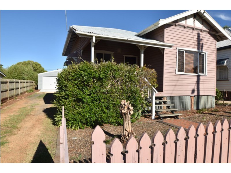6 Peardon Street, South Toowoomba QLD 4350