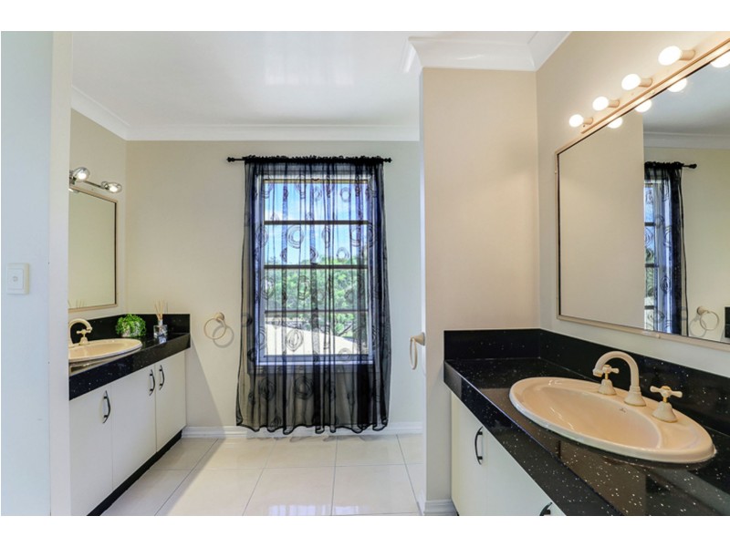 19 Dhal Street, Cotswold Hills QLD 4350