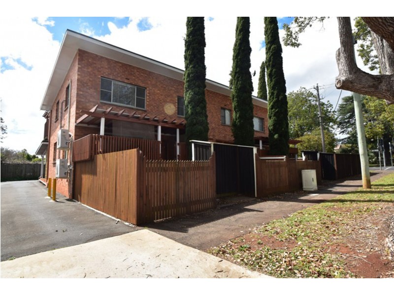4/99 Campbell Street, East Toowoomba QLD 4350