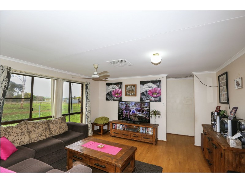 128 Main Street, Westbrook QLD 4350