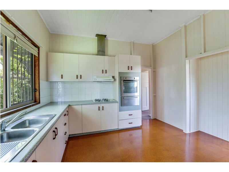 1 Llewellyn Street, Centenary Heights QLD 4350