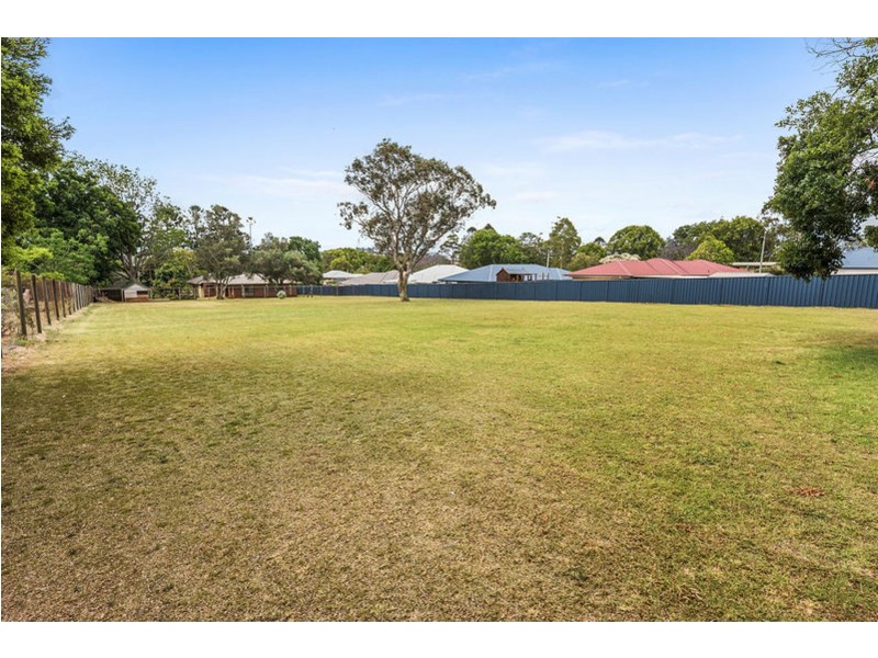 58 Hogg Street, Rockville QLD 4350