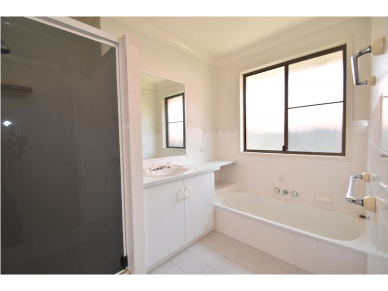 4 Radiata Court, Darling Heights QLD 4350