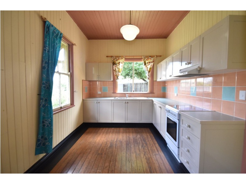 1 Glasgow Street, North Toowoomba QLD 4350