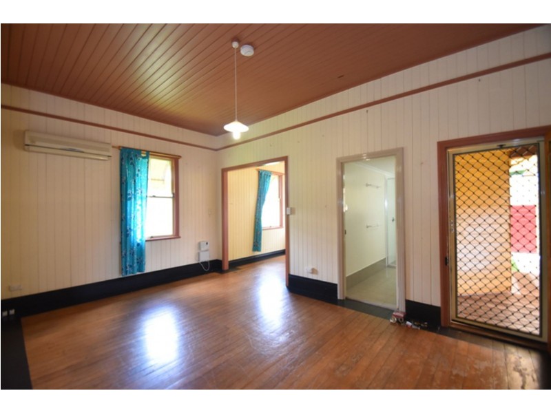 1 Glasgow Street, North Toowoomba QLD 4350