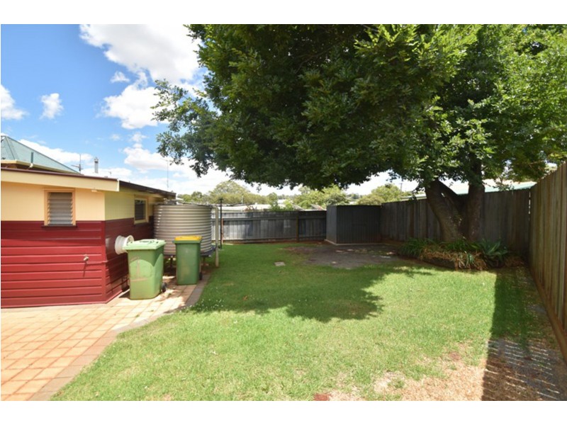 1 Glasgow Street, North Toowoomba QLD 4350