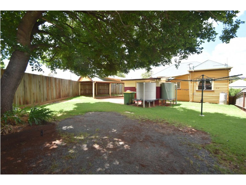 1 Glasgow Street, North Toowoomba QLD 4350