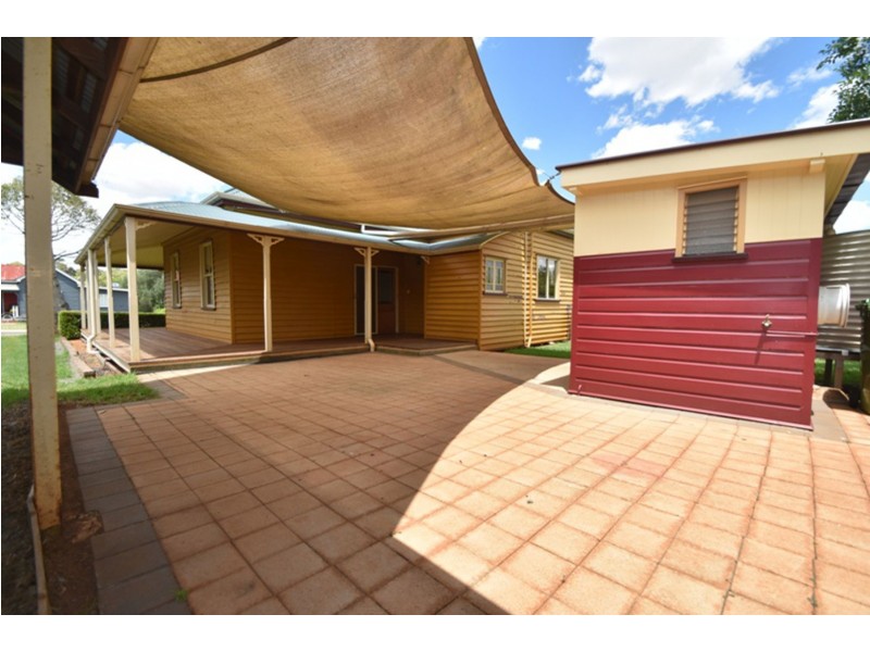 1 Glasgow Street, North Toowoomba QLD 4350