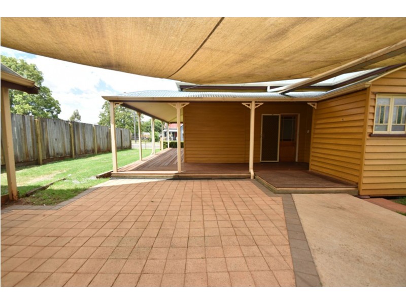 1 Glasgow Street, North Toowoomba QLD 4350