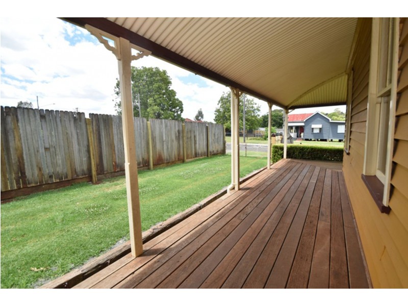 1 Glasgow Street, North Toowoomba QLD 4350
