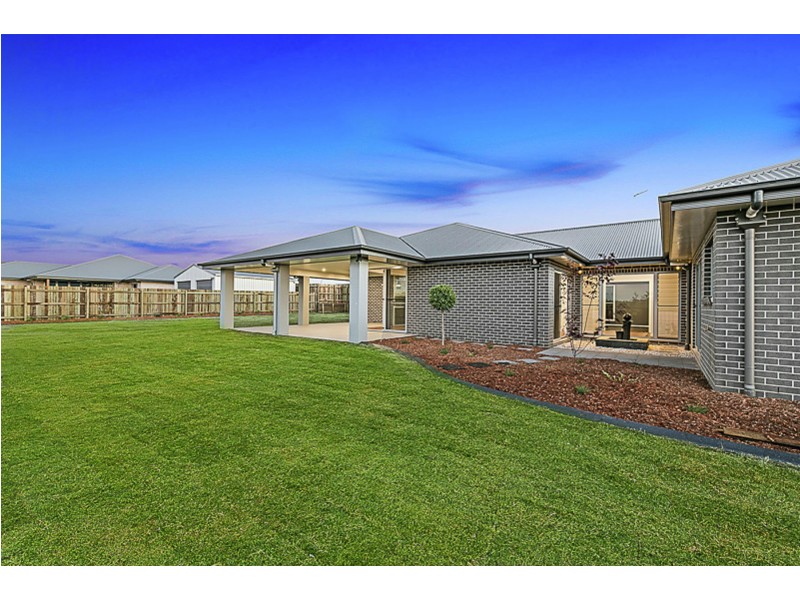 2 Hartland Street, Westbrook QLD 4350